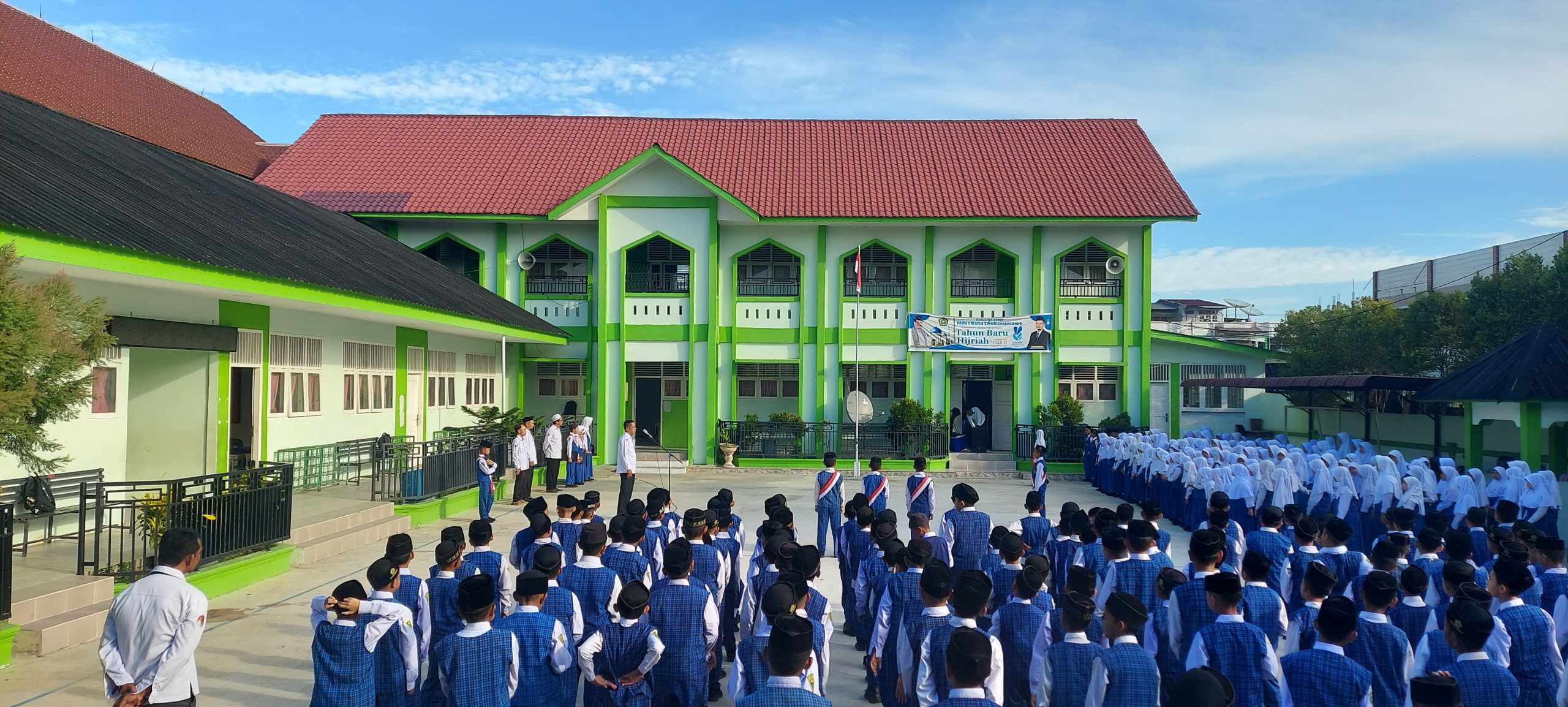 Upacara Bendera Senin Pagi